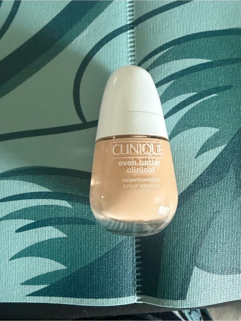 Clinique Even Better Clinical Foundation - Beige/Nude
